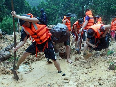 Inunda��es e deslizamentos de terra deixam ao menos 17 mortos no Vietn�