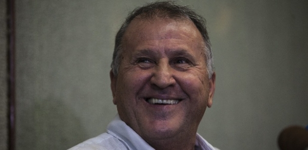 Zico pede apoio da CBF para candidatar-se � presid�ncia da Fifa
