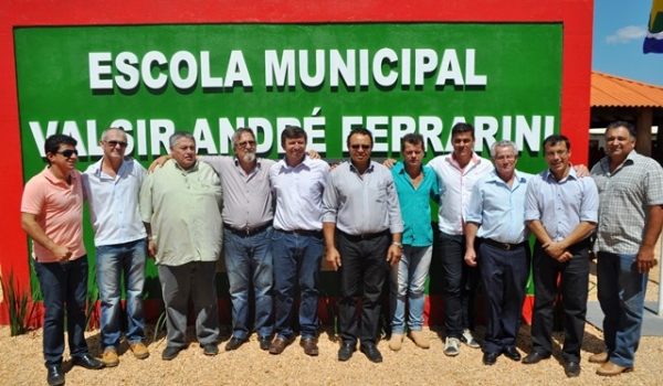 Prefeitura de Porto dos Ga�chos entrega obra de escola constru�da em parceria p�blico privado