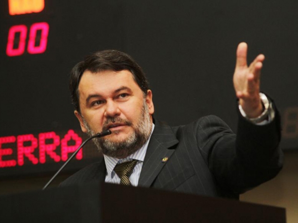 Tribunal mant�m a��o contra deputado por d�vida de R$ 816 mil