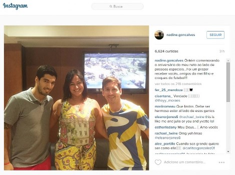 Me de Neymar tieta Messi e Surez no aniversrio do filho do atacante
