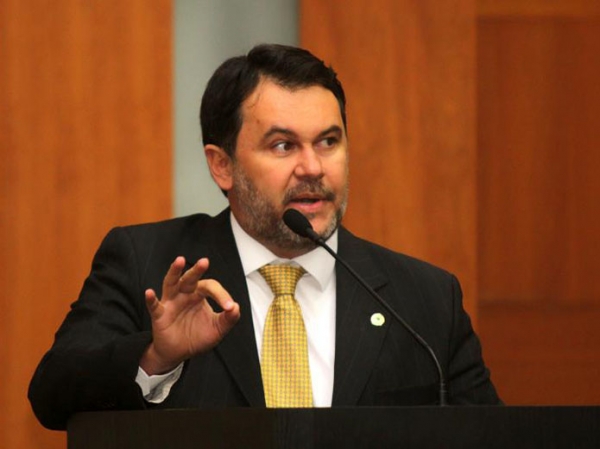 Manifestantes liberam MT-170 por reuni�o com governo intermediada pelo deputado Oscar