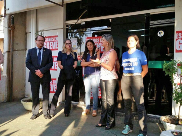 A pedido de servidores em greve deputada visita Intermat e atesta p�ssimas condi��es de trabalho