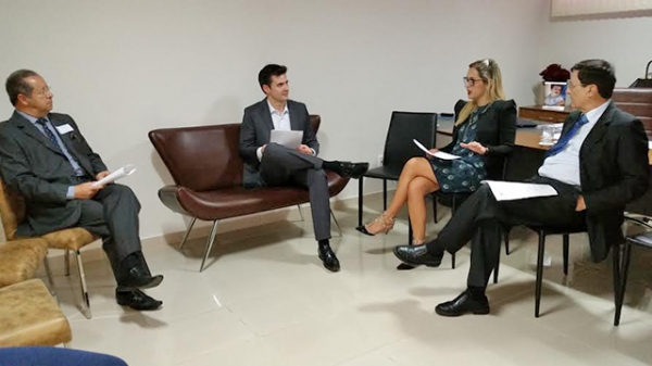 Deputada re�ne presidente do TCE, procurador de contas e OAB para discutir PEC que veda pol�ticos no Tribunal