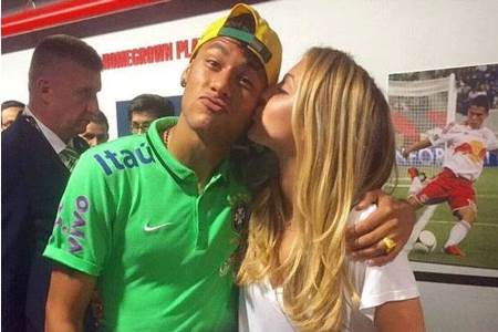 Neymar est� vivendo romance com irm� de tenista gata, diz jornal