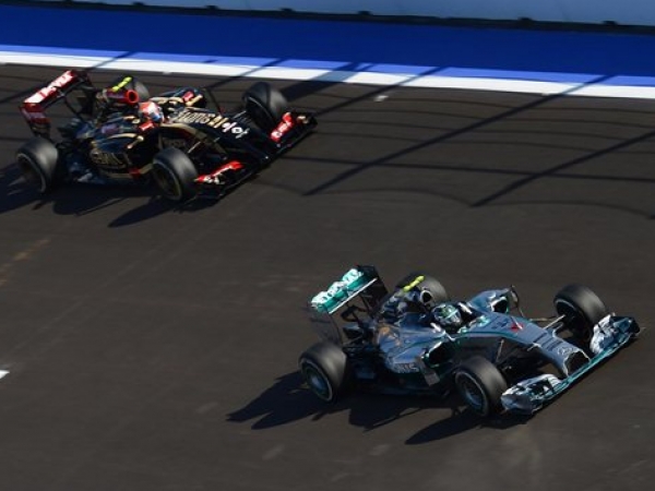 Hamilton vence GP do Jap�o e se emociona ao igualar resultado do �dolo Senna