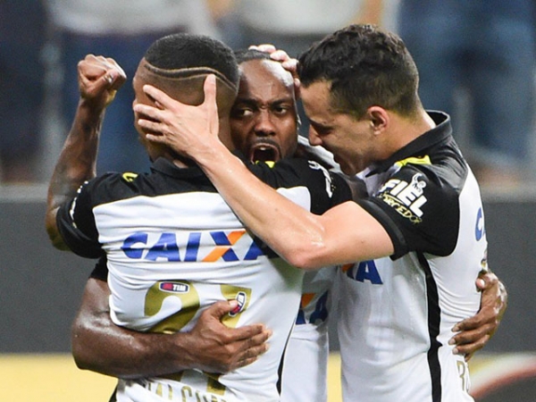  Corinthians passa sem sustos pelo Goi�s e protege vantagem na lideran�a