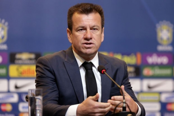 Com novidade no gol, Dunga anuncia convoca��o da sele��o brasileira