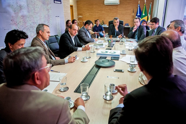 Oscar firma compromisso para aprovar Lei do Estatuto das Micro e Pequenas Empresas
