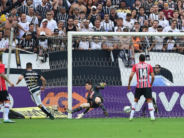 Reservas do Corinthians fazem festa e bagun�a com 6 a 1 sobre o S�o Paulo