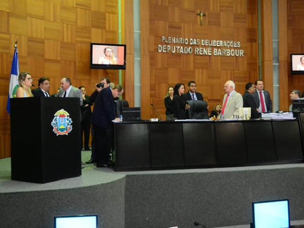 Para evitar vota��o do Fethab a toque de caixa Janaina exige cumprimento de sobrestamento da Pauta