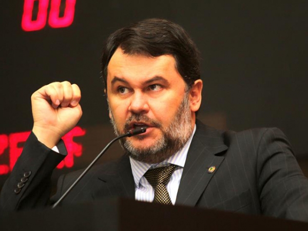 Oscar Bezerra rebate cr�tica do prefeito Edson Piovesan e emeite Nota de Esclarecimento � imprensa 