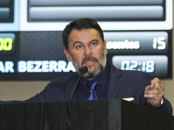 Lei obriga cl�usula que garante rescis�o de contrato com telefonia por m� qualidade em servi�o