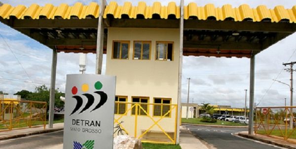 Audi�ncia sobre terceiriza��o no Detran � marcada por protestos contra o governo