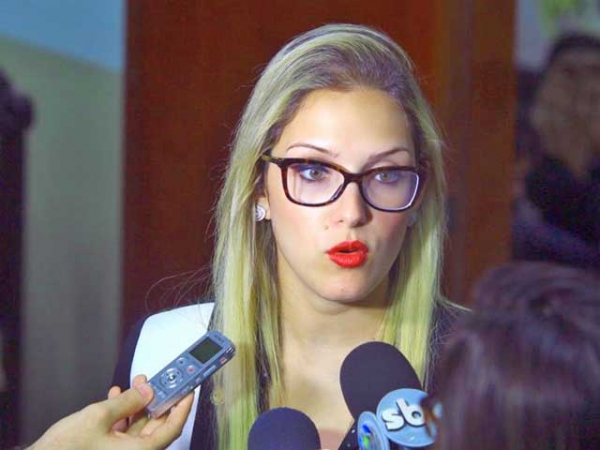 Projeto de lei de Janaina Riva pro�be exterm�nio de animais capturados nas ruas