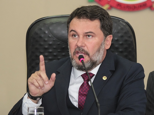 Oscar comemora dila��o de prazo para Decreto 380 vigorar