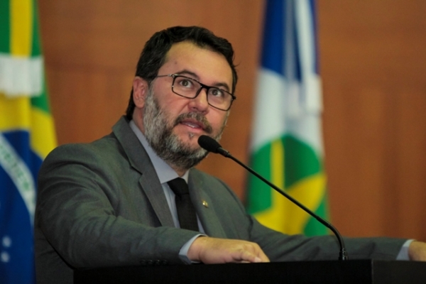 Cidades podem receber 15% a mais de vacinas, segundo projeto de Oscar Bezerra