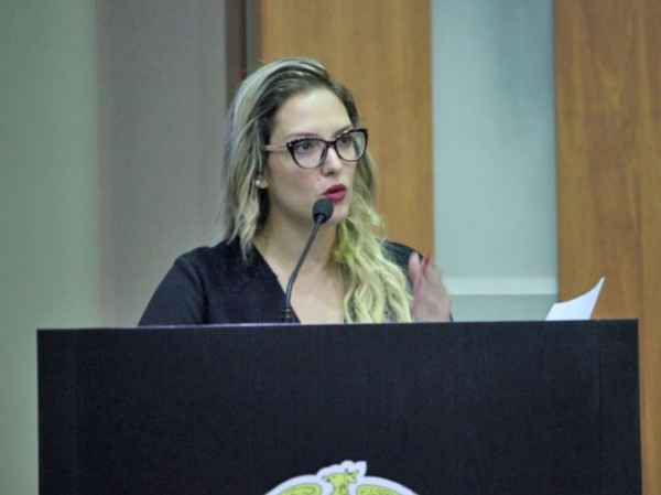Lei de Janaina impede corte de ponto de grevistas e sobre repasses aos Poderes ela diz: primeiro queremos ver Taques fazer o dever de casa