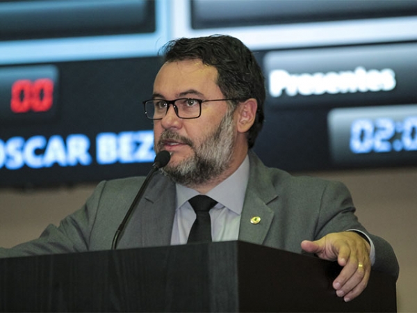 Oscar quer tratamento especial para crian�as que nascerem com microcefalia