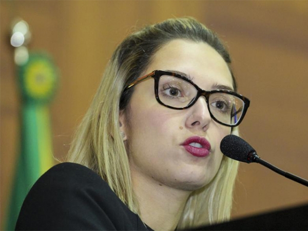 Deputada Janaina Riva quer saber onde est�o as obras do programa Pr�-estradas do governo do Estado