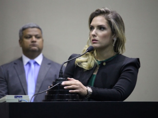 Lei de Janaina obriga governador a prestar contas � AL sobre promessas de campanha