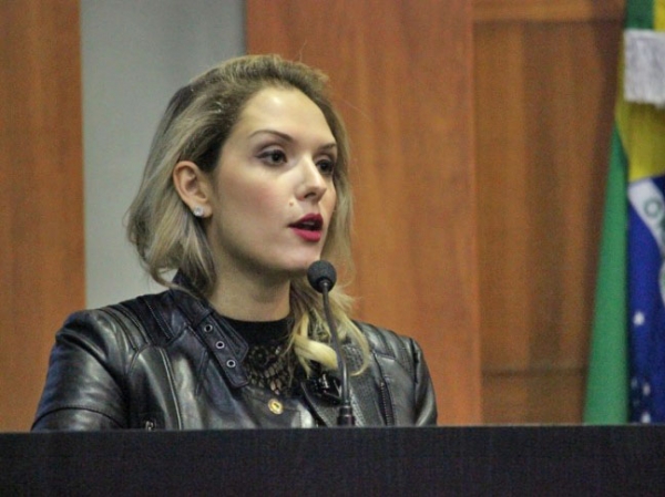 Projeto de Lei de Janaina Riva que cria Hospitais Veterin�rios P�blicos � aprovado em 1� vota��o