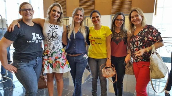 Bazar das amigas vende tudo em tempo record e arrecada cerca de R$ 20 mil para ajudar 6 Ongs  de Cuiab�