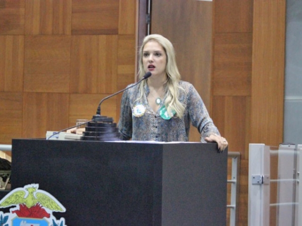 Deputada Janaina Riva se emociona em tribuna ao falar da sa�de em Mato Grosso. 