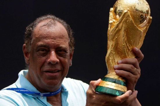 Morre aos 72 anos, Carlos Alberto Torres, o maior dos capit�es do futebol brasileiro