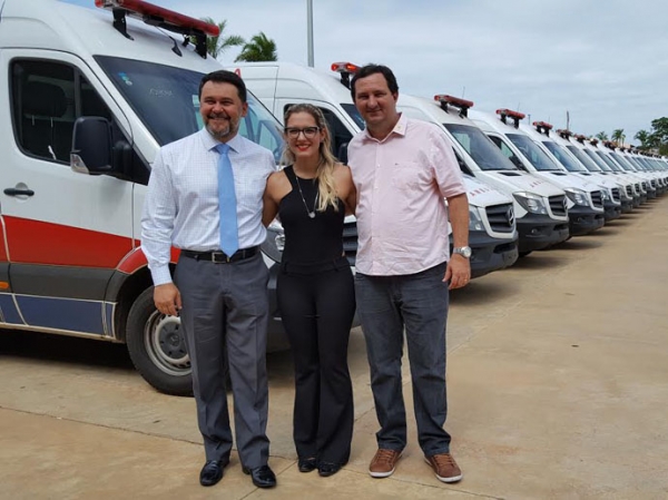 Deputados das regi�es M�dio Norte e Norte se unem e entregam ambul�ncias a 8 munic�pios
