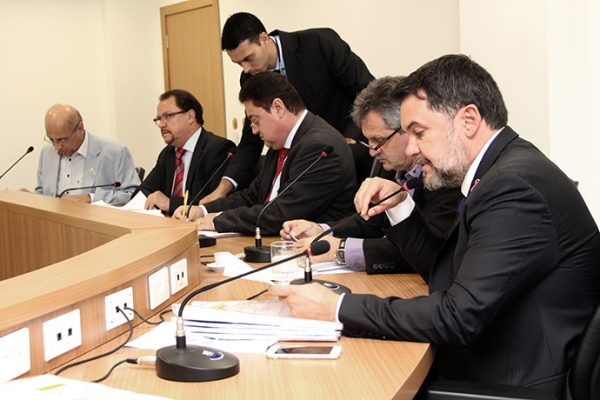 Emenda de Oscar Bezerra fixa limite de contrapartida de munic�pios em conv�nios com o Estado