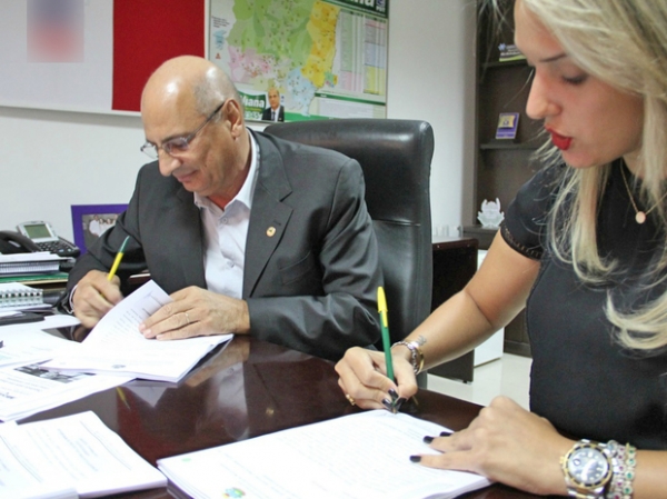 Deputados protocolam representa��o no MP contra Mesa da ALMT por improbidade