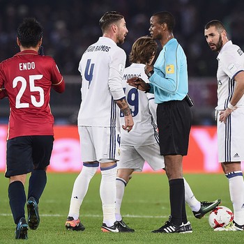 �rbitro diz que falha de comunica��o provocou pol�mica na final do Mundial