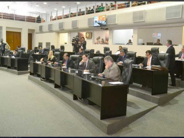Oscar pede reconstitui��o de projeto que corta sal�rio de deputados faltosos nas sess�es 