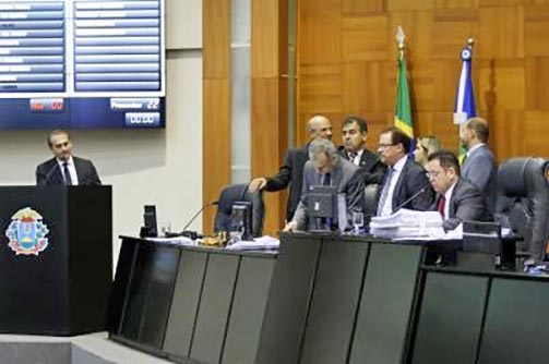 Deputados apresentam aditivo e vota��o do relat�rio da CPI das Obras da Copa � adiada