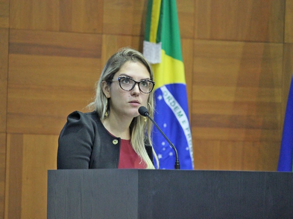 Deputada pede � bancada federal rapidez na aprova��o projeto que reconhece zoofilia como crime