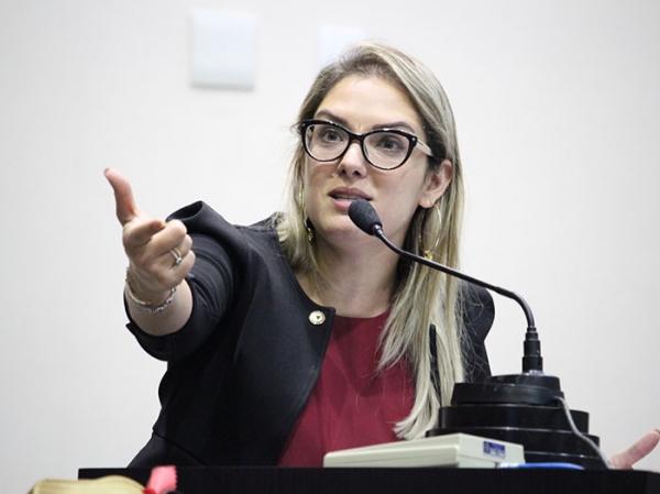 Janaina Riva pede que Assembleia direcione dinheiro para Farm�cia de Alto Custo