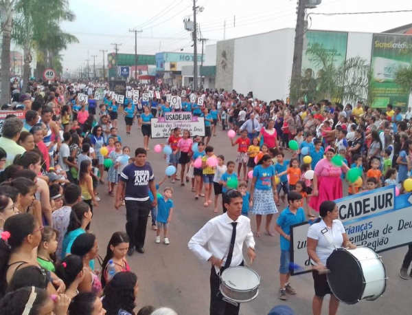 Desfile C�vico de 7 de Setembro re�ne centenas de juarenses na Avenida Rio Arinos
