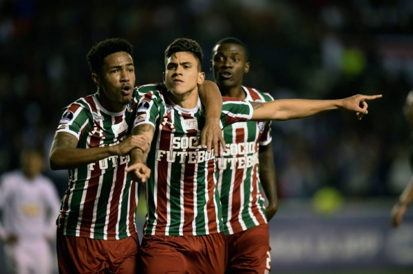 Fluminense marca no fim, espanta �fantasma� e elimina a LDU