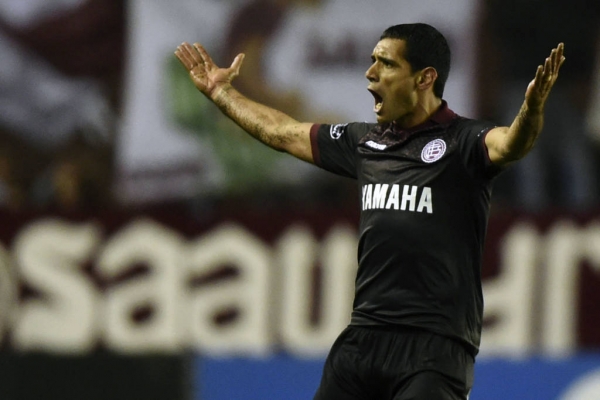 Lan�s despacha o San Lorenzo e pega o River na semi da Libertadores