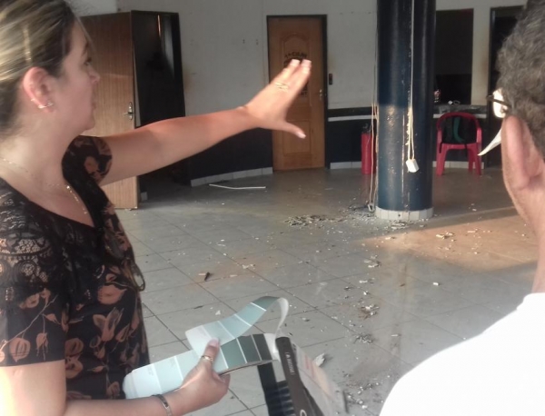 Prefeita visita local onde ser� instalada a nova biblioteca de Juara 