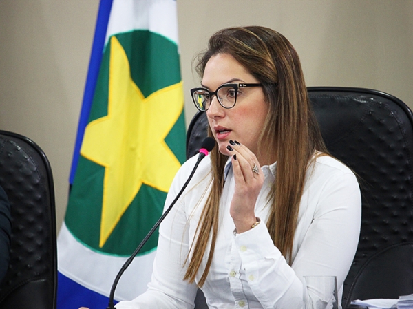 Ap�s debater LOA 2018, deputada diz que governo n�o prioriza sa�de nem pessoas em sua gest�o