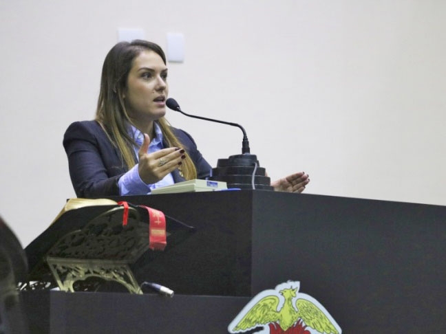 Janaina lembra dos 300 dias dos grampos e diz que Taques protagoniza gest�o mais p�fia da hist�ria de Mato Grosso