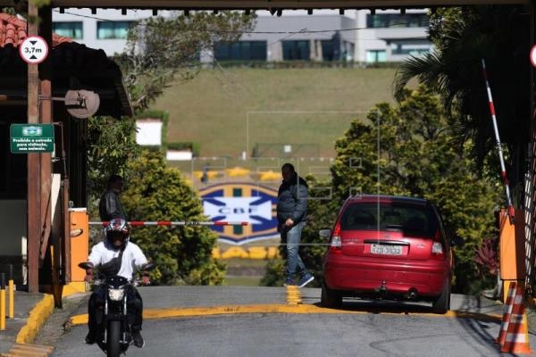 Alisson, Miranda, Paulinho e Coutinho se apresentam na Granja Comary