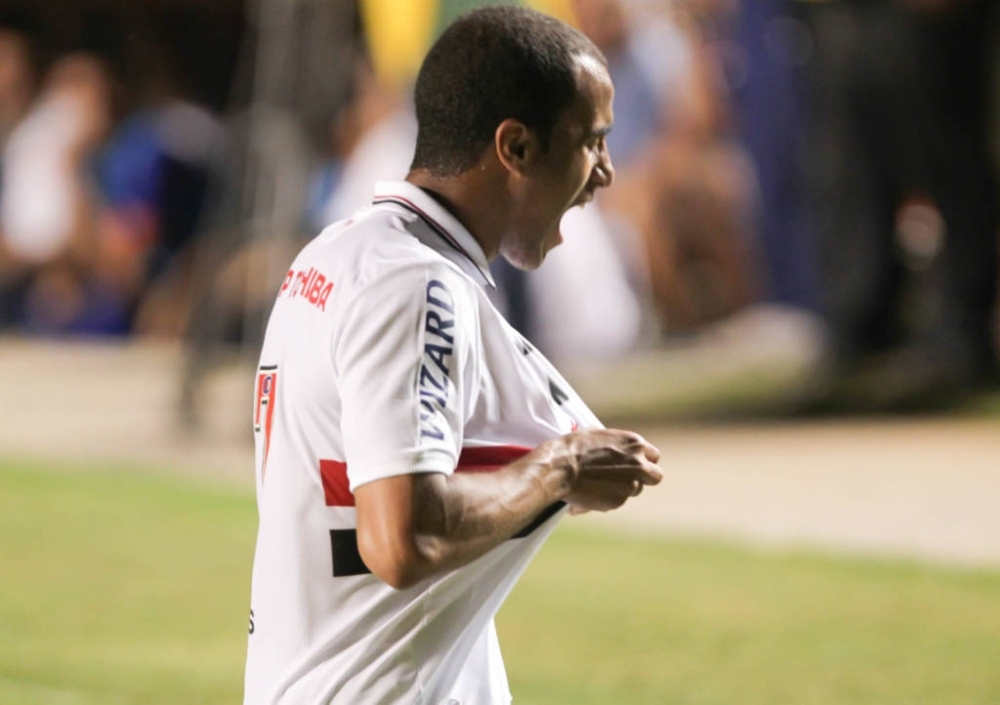 Em visita, Lucas reitera desejo de voltar e Pato n�o esconde torcida
