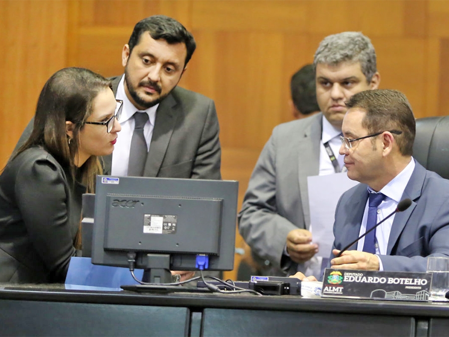 Deputados aprovam em 1� vota��o suspens�o do decreto que parcela d�vidas com fornecedores em at� 11 vezes