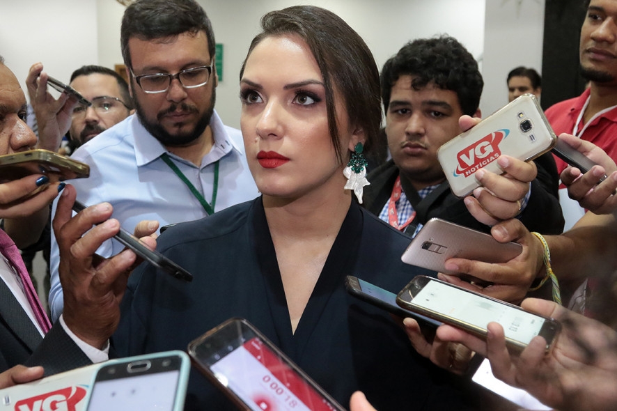 Janaina diz que se mant�m na disputa: �O jogo est� zerado�