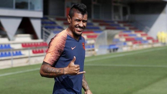 Guangzhou paga R$ 180 milh�es e tira Paulinho de vez do Barcelona