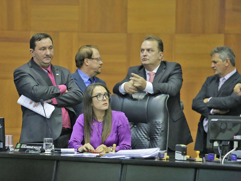  Janaina Riva cita atropelo em vota��o e pede vista em mensagens do governo para garantir direitos de servidores p�blicos