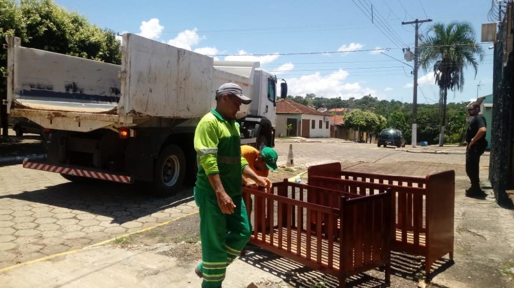 Uniformes e m�veis para escolas s�o confeccionados por reeducandos